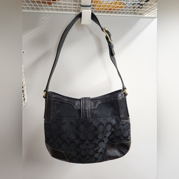 Classic black Coach purse small/medium - Picture 4 of 8